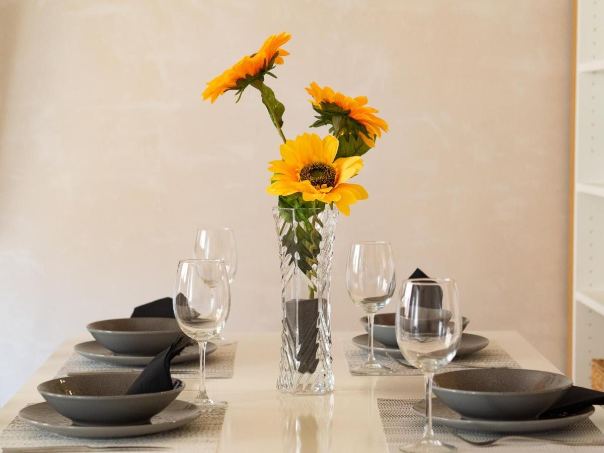 Sunflowers Apartment *